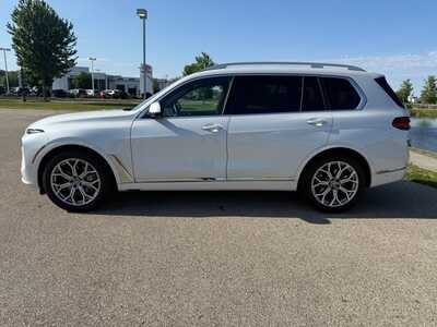 2024 BMW X7, $60875. Photo 2
