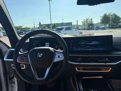2024 BMW X7, $60875. Photo 9