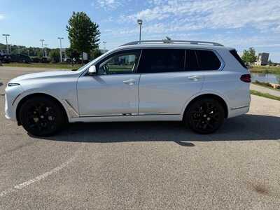 2024 BMW X7, $64575. Photo 2