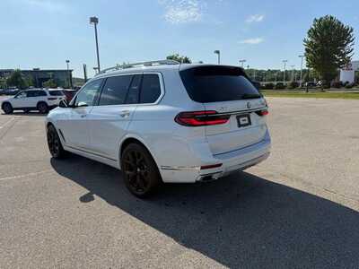 2024 BMW X7, $64575. Photo 3