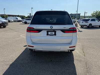 2024 BMW X7, $64575. Photo 4
