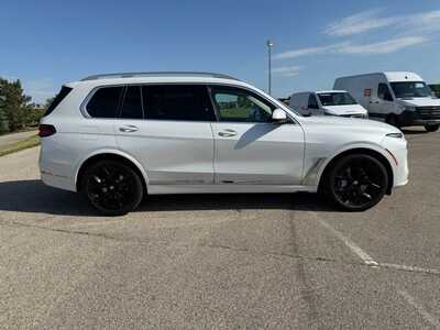 2024 BMW X7, $64575. Photo 7