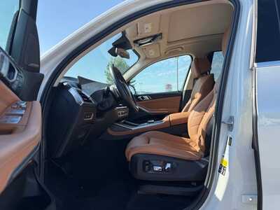2024 BMW X7, $64575. Photo 9