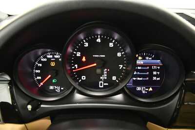2018 Porsche Macan, $24495. Photo 12