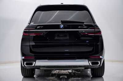 2024 BMW X7, $52495. Photo 9