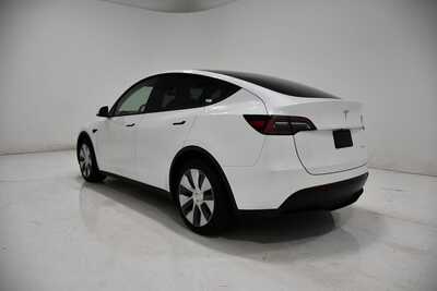 2023 Tesla Model Y, $33100. Photo 3