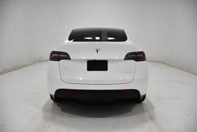 2023 Tesla Model Y, $33100. Photo 4
