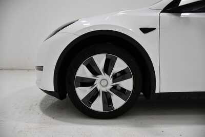 2023 Tesla Model Y, $33100. Photo 7