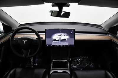2023 Tesla Model Y, $33100. Photo 8