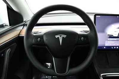 2023 Tesla Model Y, $33100. Photo 9