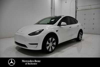 2023 Tesla Model Y, $33100. Photo 1