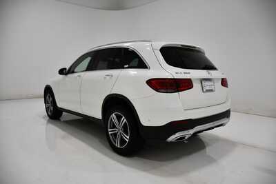 2021 Mercedes-Benz GLC-Class, $27338. Photo 3