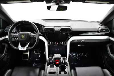 2023 Lamborghini Urus, $244600. Photo 8