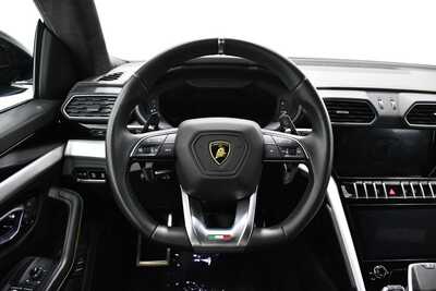 2023 Lamborghini Urus, $244600. Photo 9
