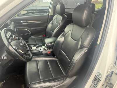 2020 Kia Telluride, $19600. Photo 8