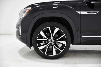 2024 Volkswagen Atlas, $37100. Photo 7