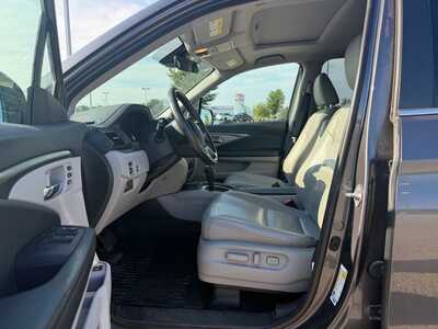 2019 Honda Pilot, $20600. Photo 11