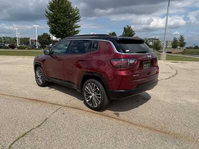 2022 Jeep Compass, $22553. Photo 3