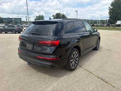 2023 Audi Q7, $32095. Photo 6