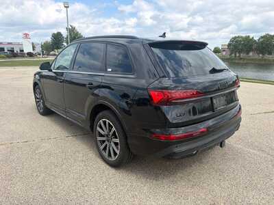 2023 Audi Q7, $32095. Photo 8
