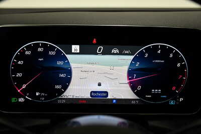 2027 Mercedes-Benz GLC-Class, $63040. Photo 9