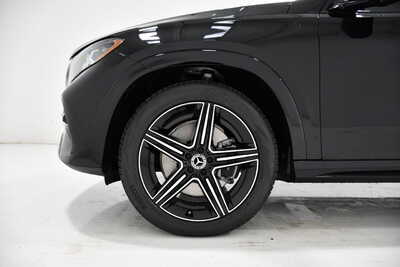 2027 Mercedes-Benz GLE-Class, $79100. Photo 5