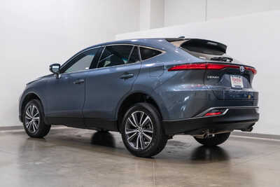2024 Toyota Venza, $29788. Photo 7