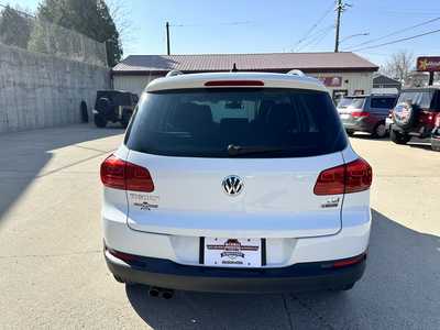 2017 Volkswagen Tiguan, $10900. Photo 3