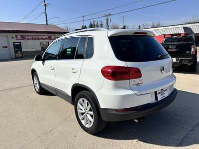 2017 Volkswagen Tiguan, $10900. Photo 4