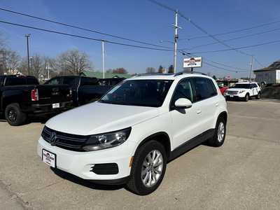 2017 Volkswagen Tiguan, $10900. Photo 6