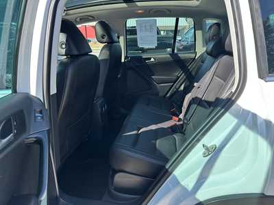 2017 Volkswagen Tiguan, $10900. Photo 10