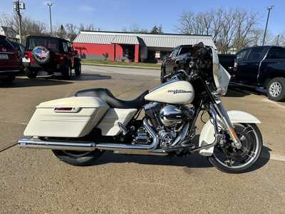 2014 Harley Davidson Street Glide, $14500. Photo 5