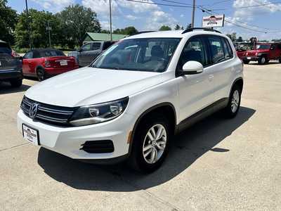 2017 Volkswagen Tiguan, $9900. Photo 5