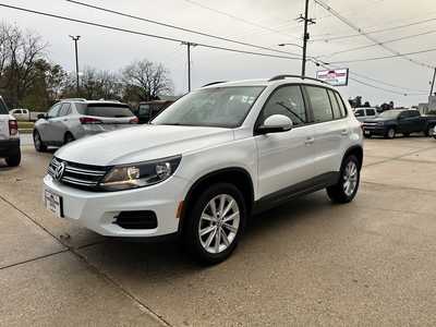 2018 Volkswagen Tiguan, $12500. Photo 6