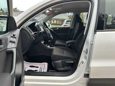 2018 Volkswagen Tiguan, $12500. Photo 9