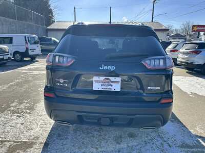 2021 Jeep Cherokee, $19900. Photo 3