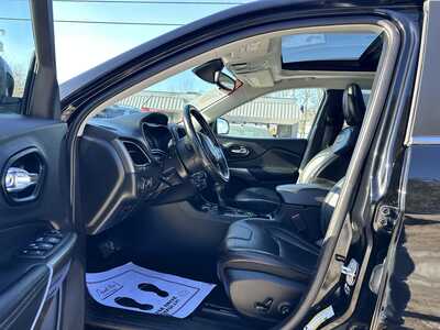 2021 Jeep Cherokee, $19900. Photo 9