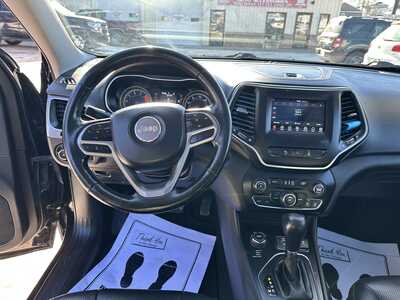 2021 Jeep Cherokee, $19900. Photo 11