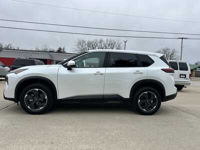 2024 Nissan Rogue, $19900. Photo 5