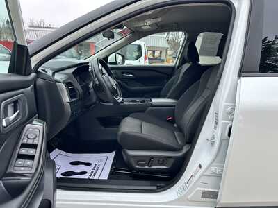 2024 Nissan Rogue, $19900. Photo 9