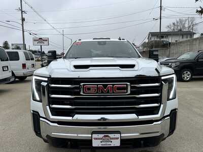 2024 GMC 2500 Crew Cab, $47900. Photo 7