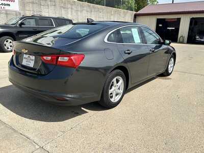 2017 Chevrolet Malibu, $9900. Photo 2