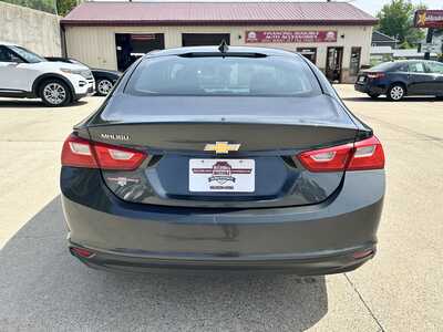 2017 Chevrolet Malibu, $9900. Photo 3