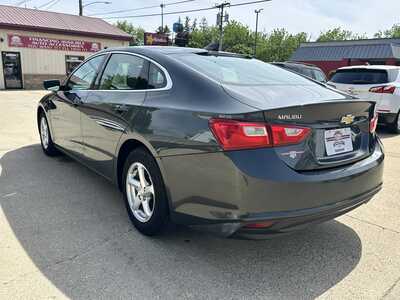 2017 Chevrolet Malibu, $9900. Photo 4