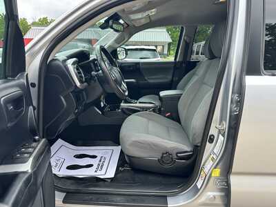 2018 Toyota Tacoma, $28500. Photo 9