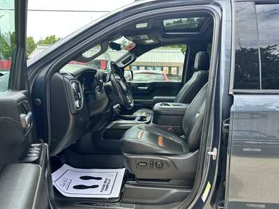 2021 GMC 1500 Crew Cab, $31900. Photo 9