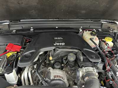 2021 Jeep Gladiator, $27900. Photo 9