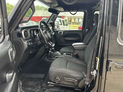 2021 Jeep Gladiator, $27900. Photo 10