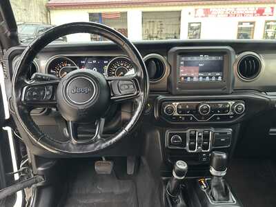2021 Jeep Gladiator, $27900. Photo 12