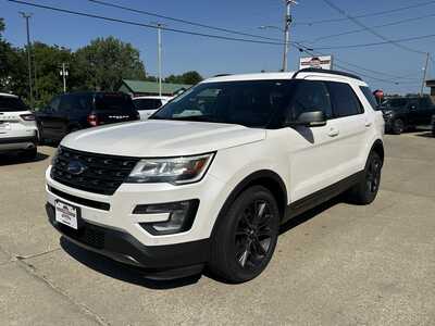 2017 Ford Explorer, $15900. Photo 2